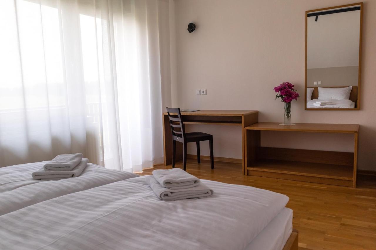 Hisa Na Vrtu Apartman Šenčur Kültér fotó